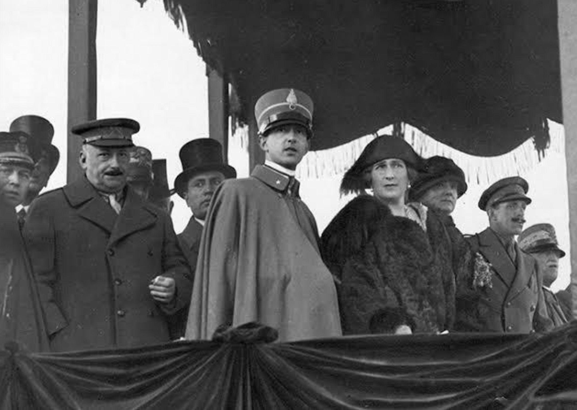 Miguel Primo de Rivera, Benito Mussolini, Prince Umberto, Alfonso XIII of Spain and Victor Emmanuel III of Italy observing military maneuvers at the Centocelle airfield in Rome, June 1923. 